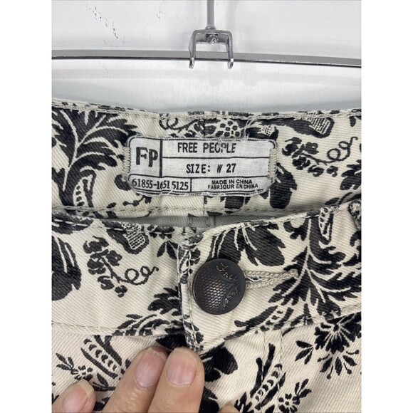 Free People Denim Jeans BlkWhite Floral Womens Size 27 Straight Boho Festival - Picture 4 of 13